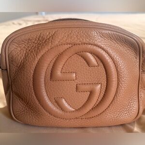 GUCCI
Pebbled Calfskin Small Soho Disco
Bag Rose Beige